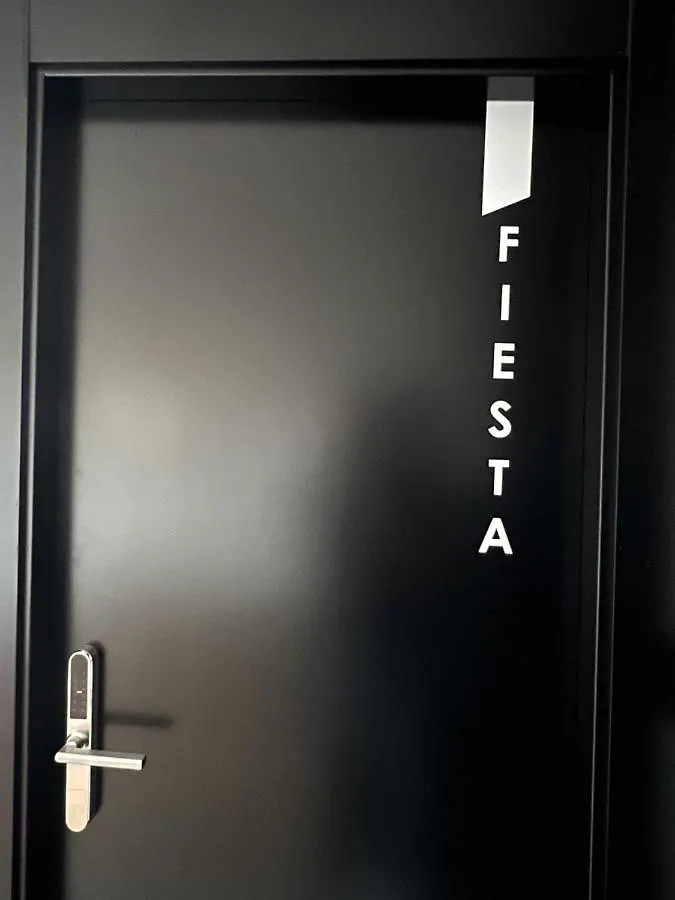 Fiesta Cama Individual Modern & Luxury contacts